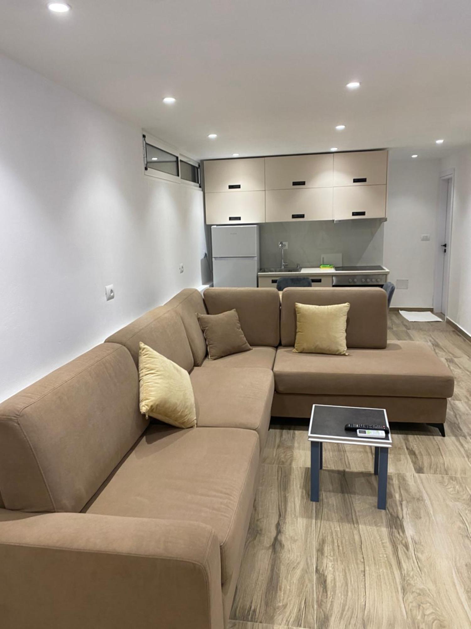 סרנדה Apartaments Rraku מראה חיצוני תמונה