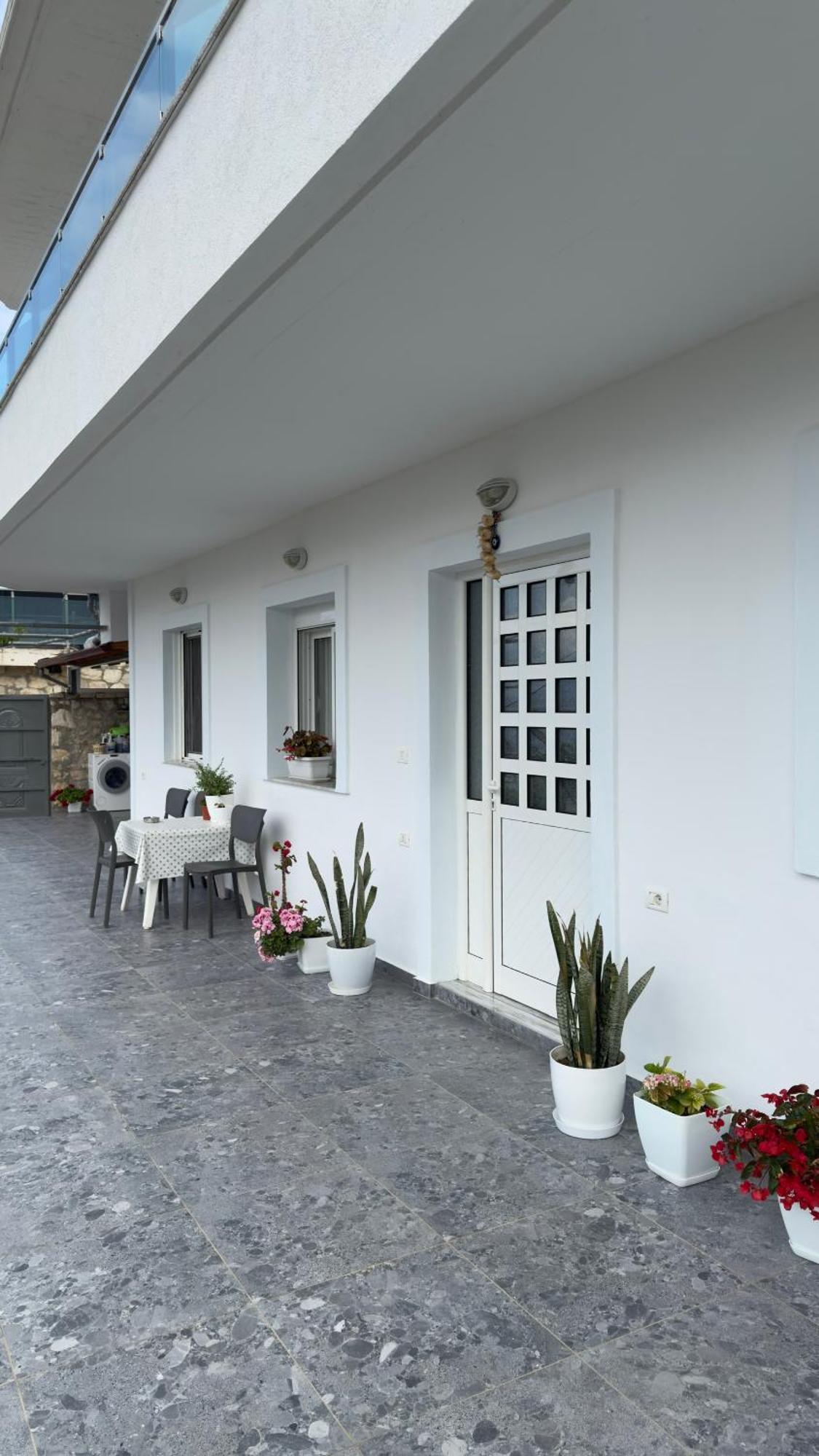 סרנדה Apartaments Rraku מראה חיצוני תמונה